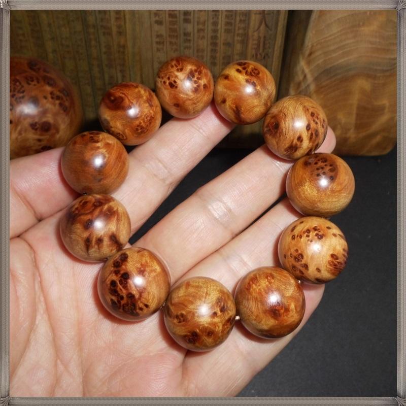 Hình ảnh vòng tay gỗ nu huyết long